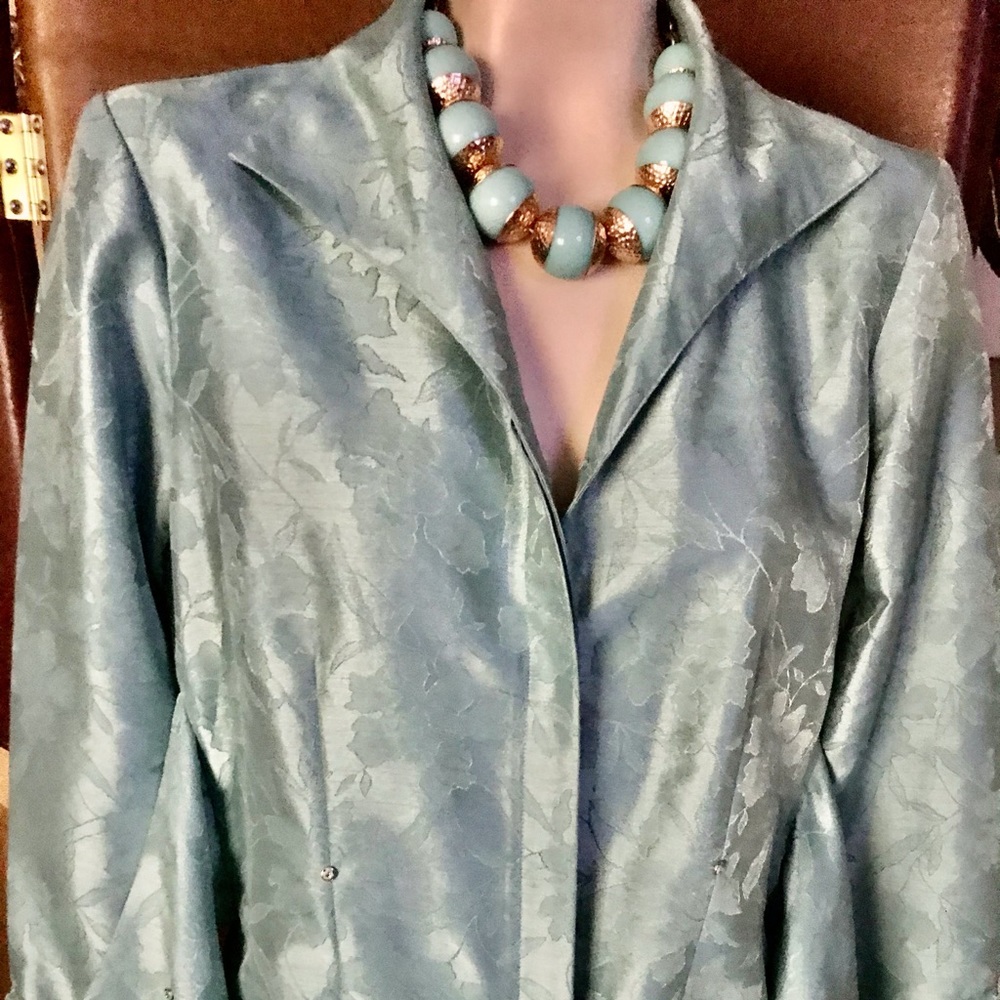 Classy and chic blouse - Picture 2 of 7